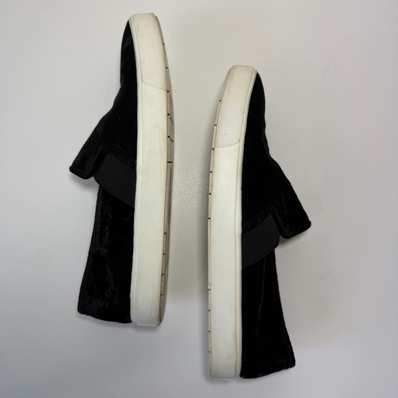 Vince Women’s Blair 5 Black Velvet Slip On Shoe Sneaker Size 9 - Picture 7 of 10